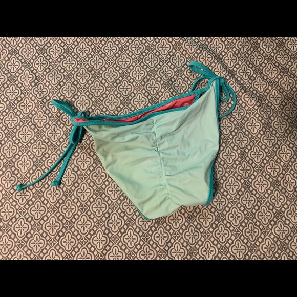 NWOT VS Pink Bikini Bottom - Picture 3 of 3